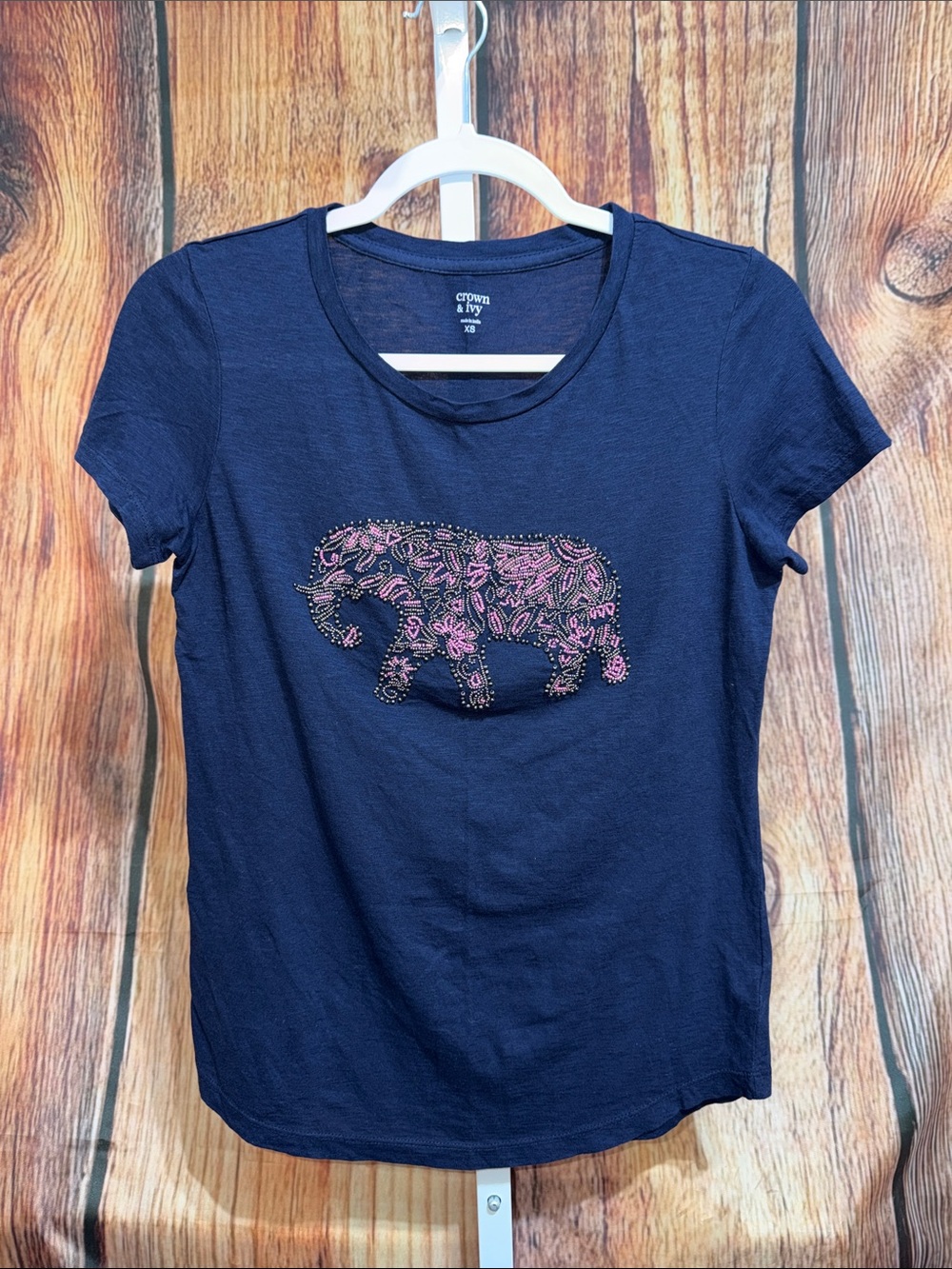 🚨(4/$10) Crown & Ivy Beaded Tee Size XS